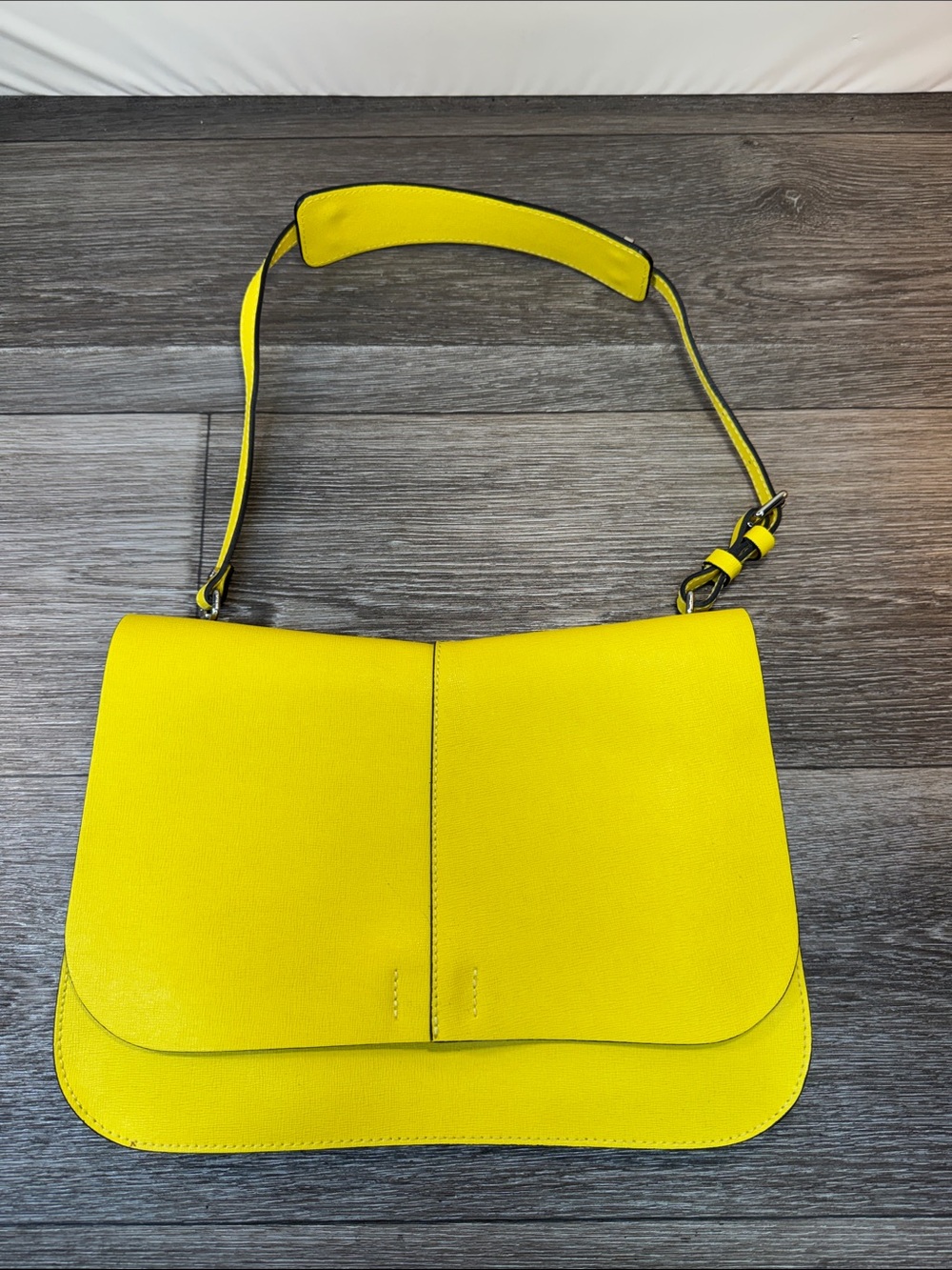 Gianni Chiarini Vibrant Yellow Shoulder Bag with Adjustable Strap